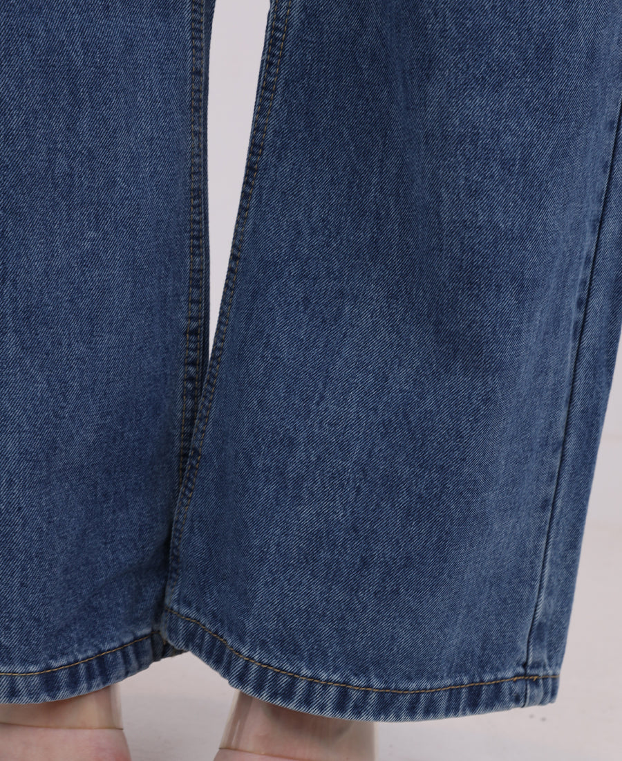 Straight-leg jeans