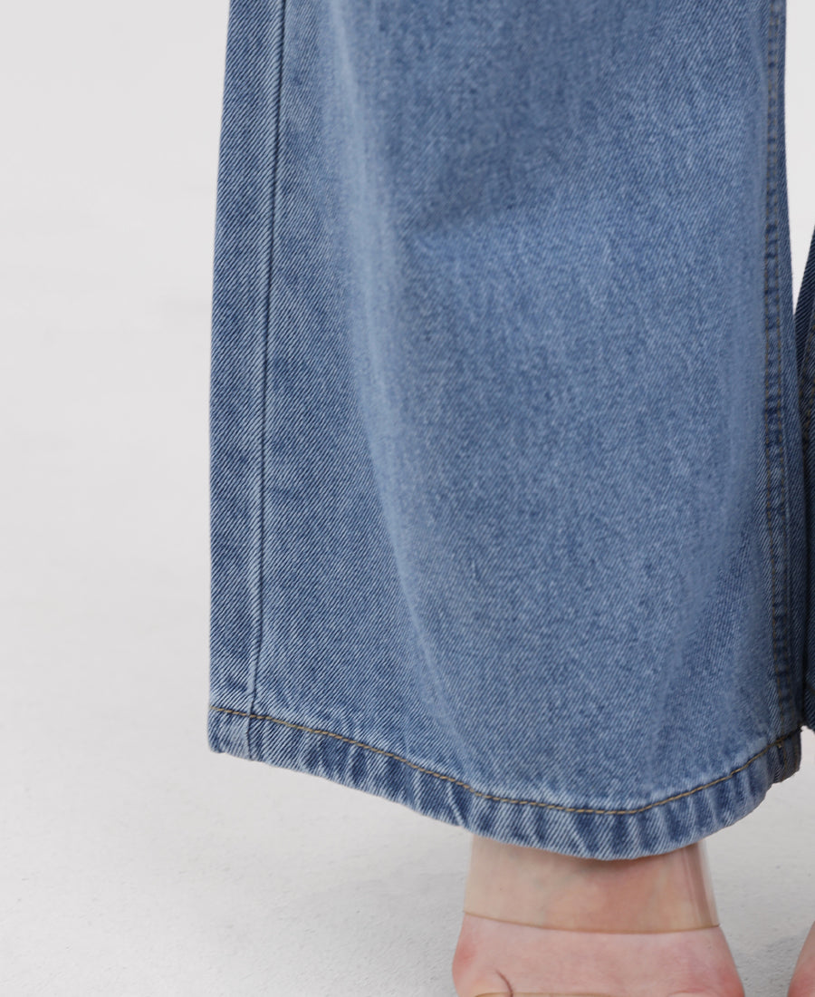 Straight-leg jeans