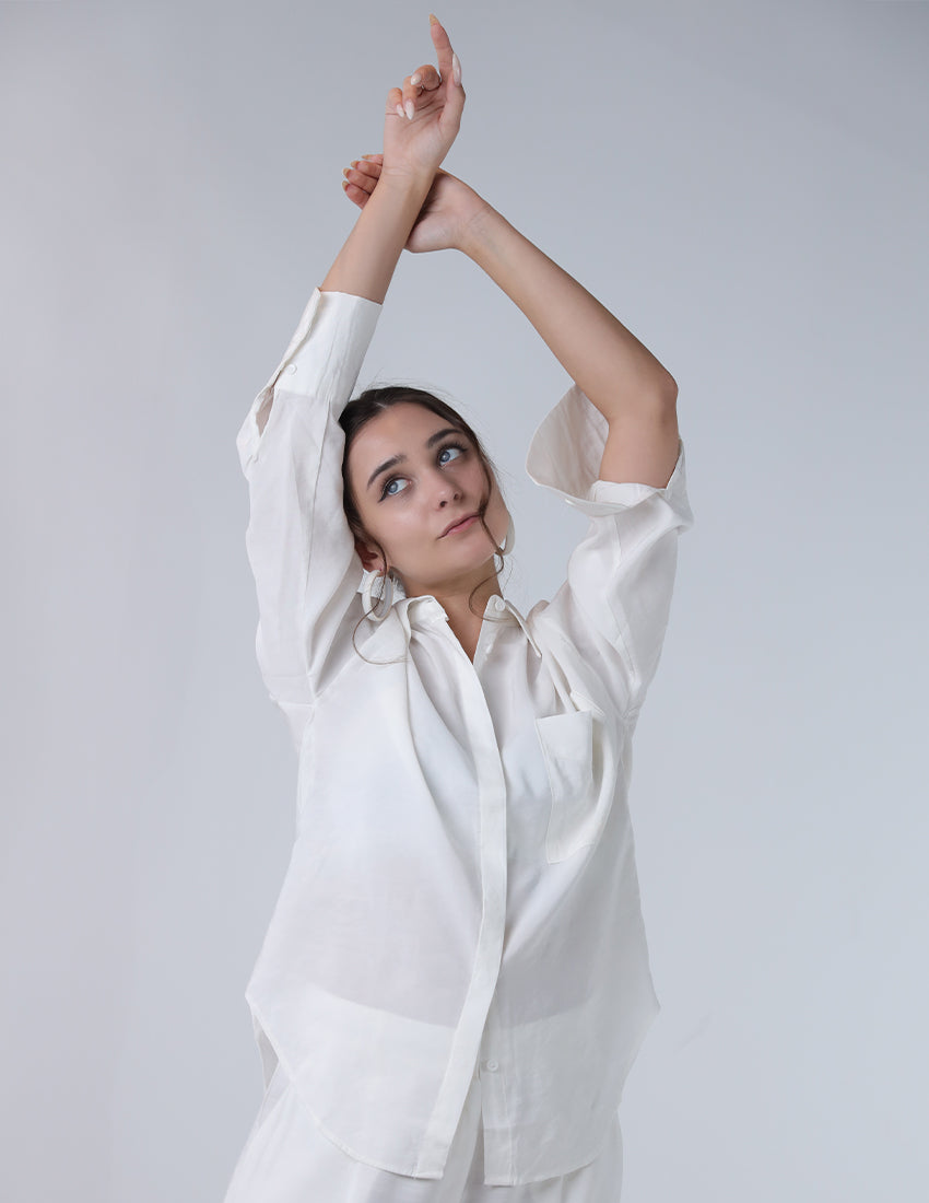 Oversized shirt with side pocket