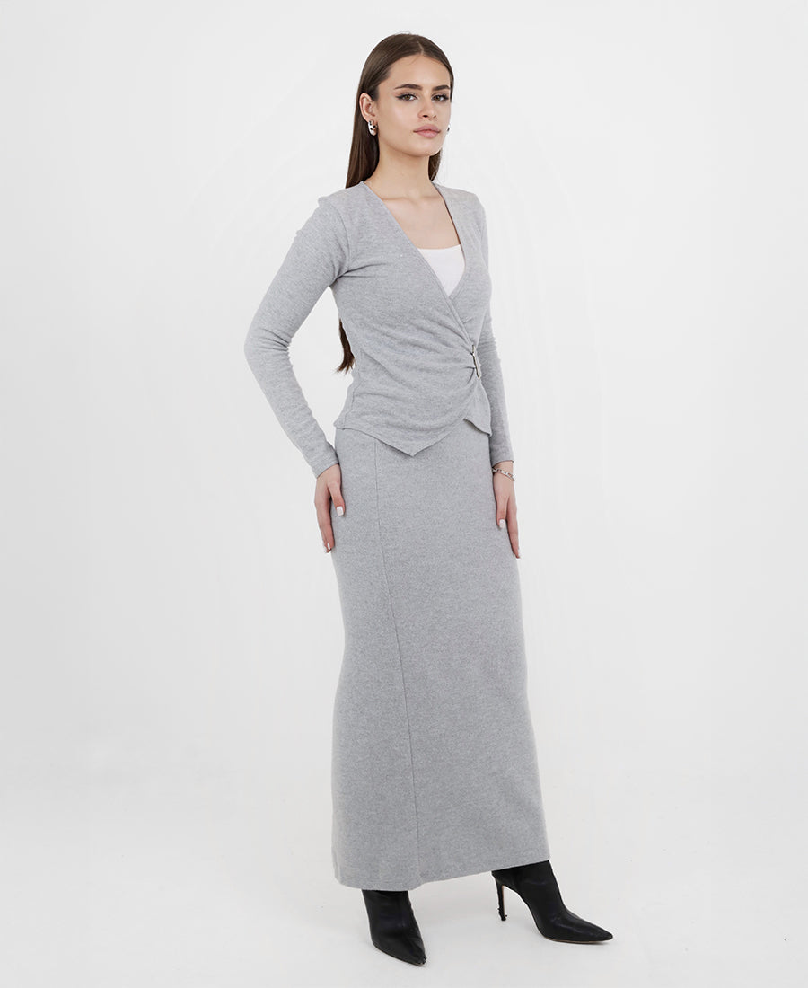 Tight blouse with a ring waist