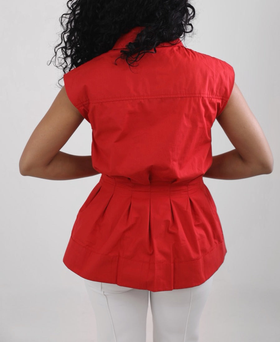 Sleeveless shirt with a gathered waist