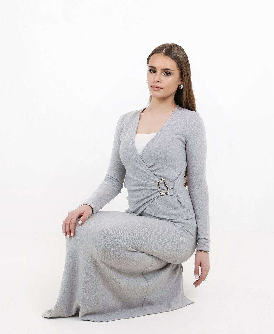 Tight blouse with a ring waist