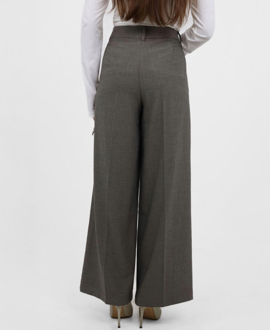 Black-gray checkered straight trousers