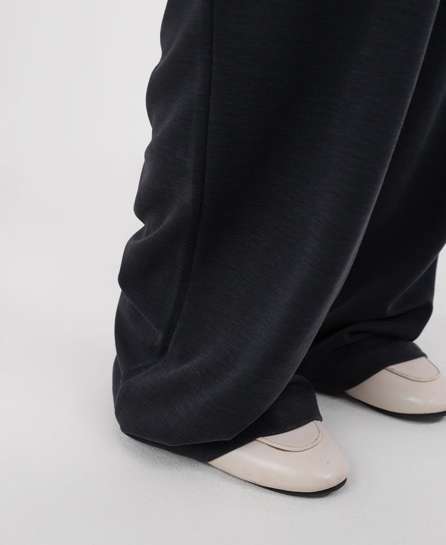 Straight cut pants with elastic waist