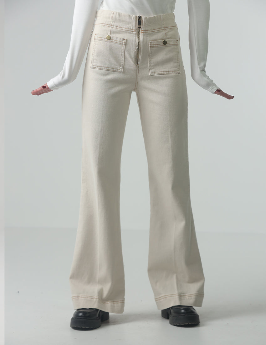 High-waisted bootcut jeans with pockets