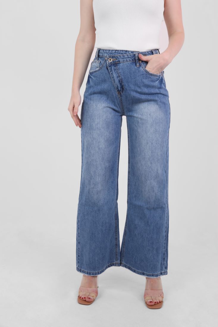 Straight-leg jeans with a slanted waist and button.