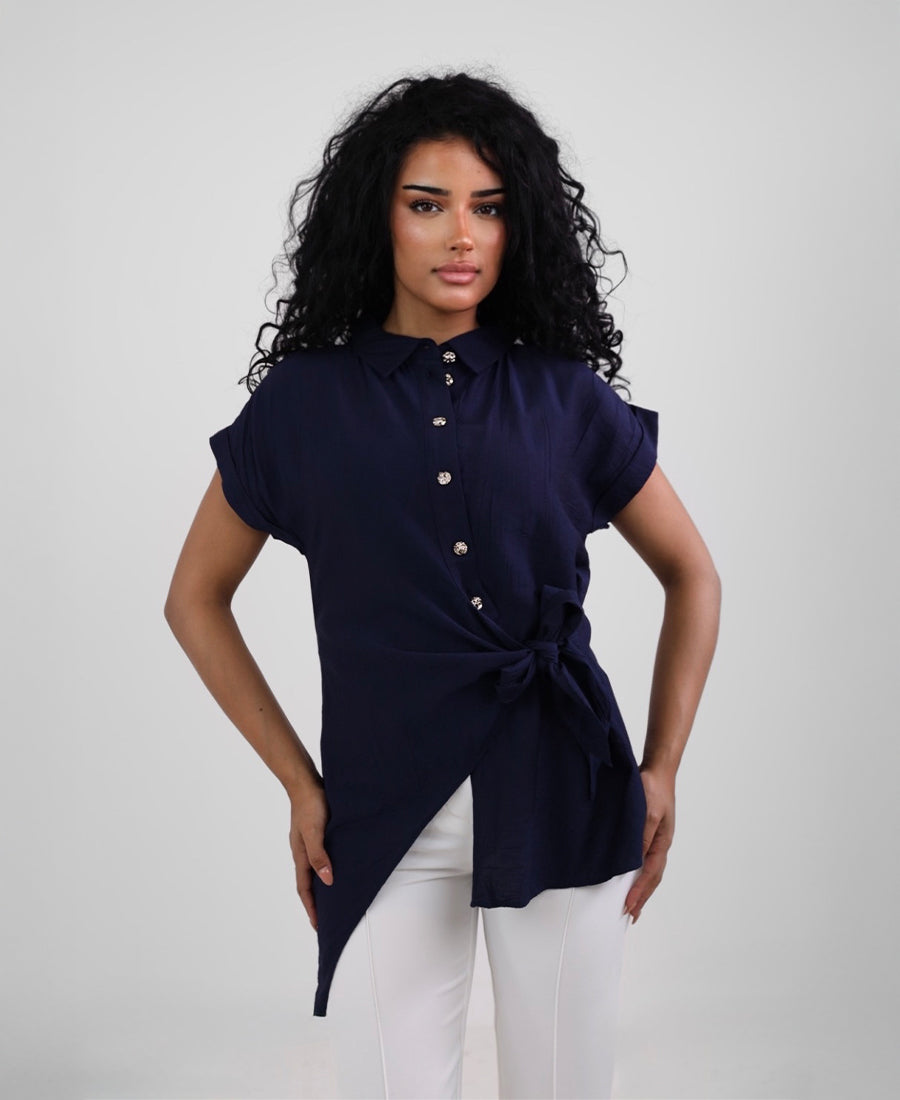 Short-sleeved shirt with a tie waist and button-up front