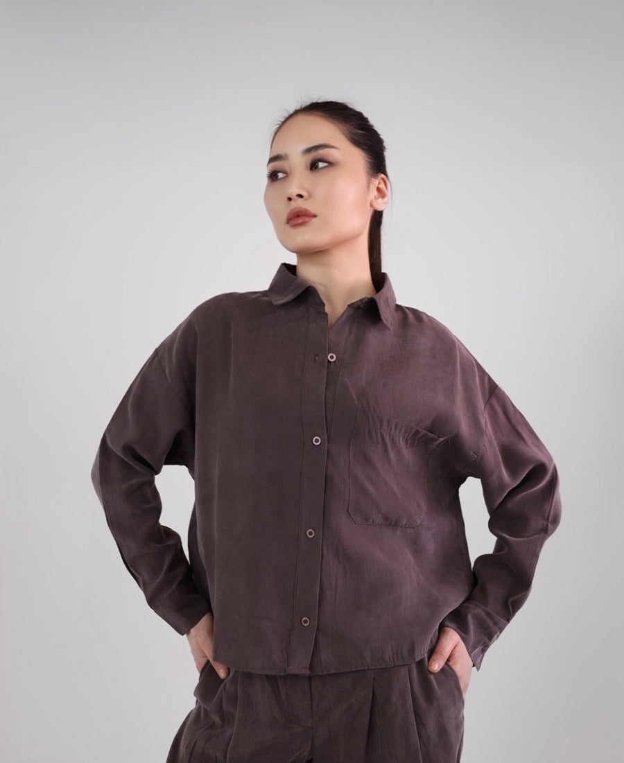 Oversize shirt with pocket on the front