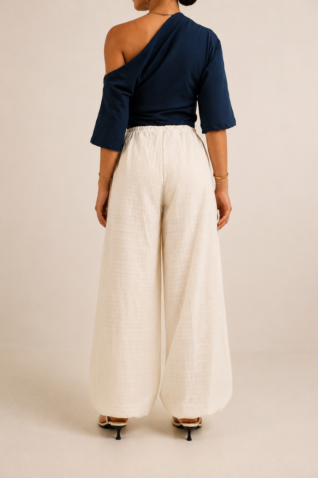 Aladdin's white pants