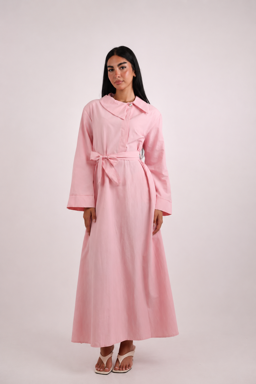 Long asimetrico collar dress with sleeves and a tie waist
