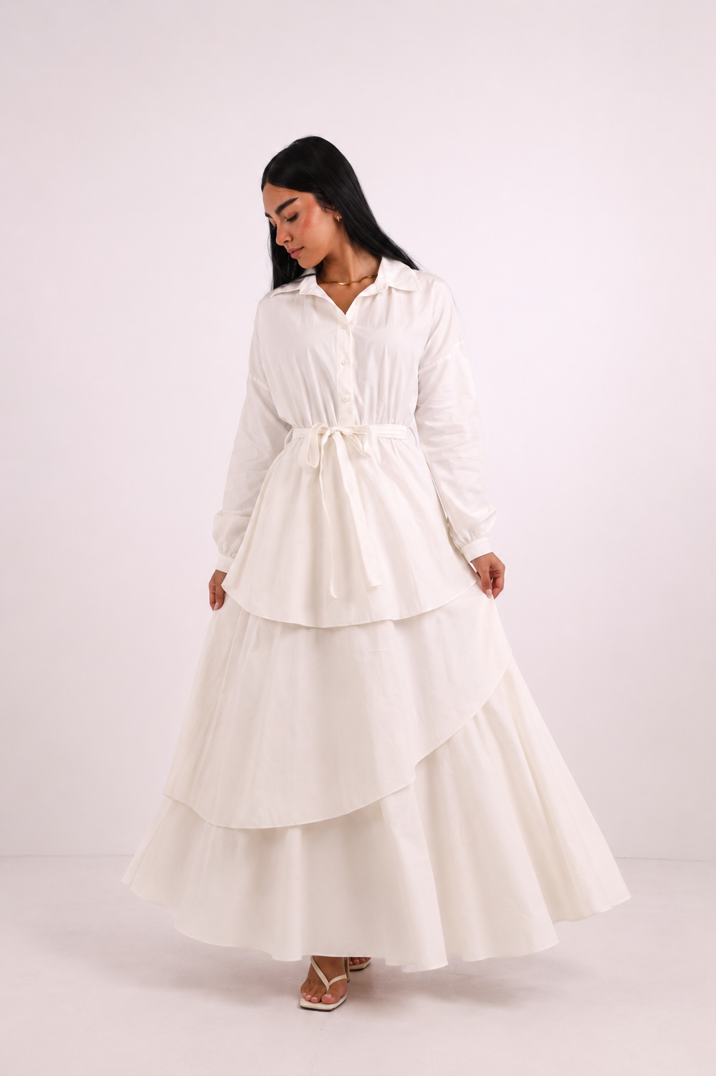 Long-sleeved dress with a ruffled hem and an elasticated waist.