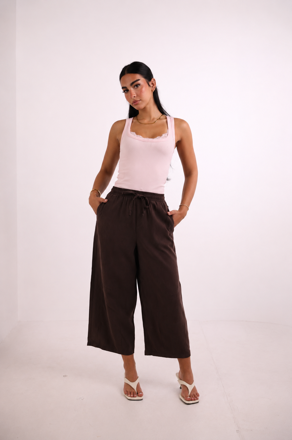 Short pants with tie waist