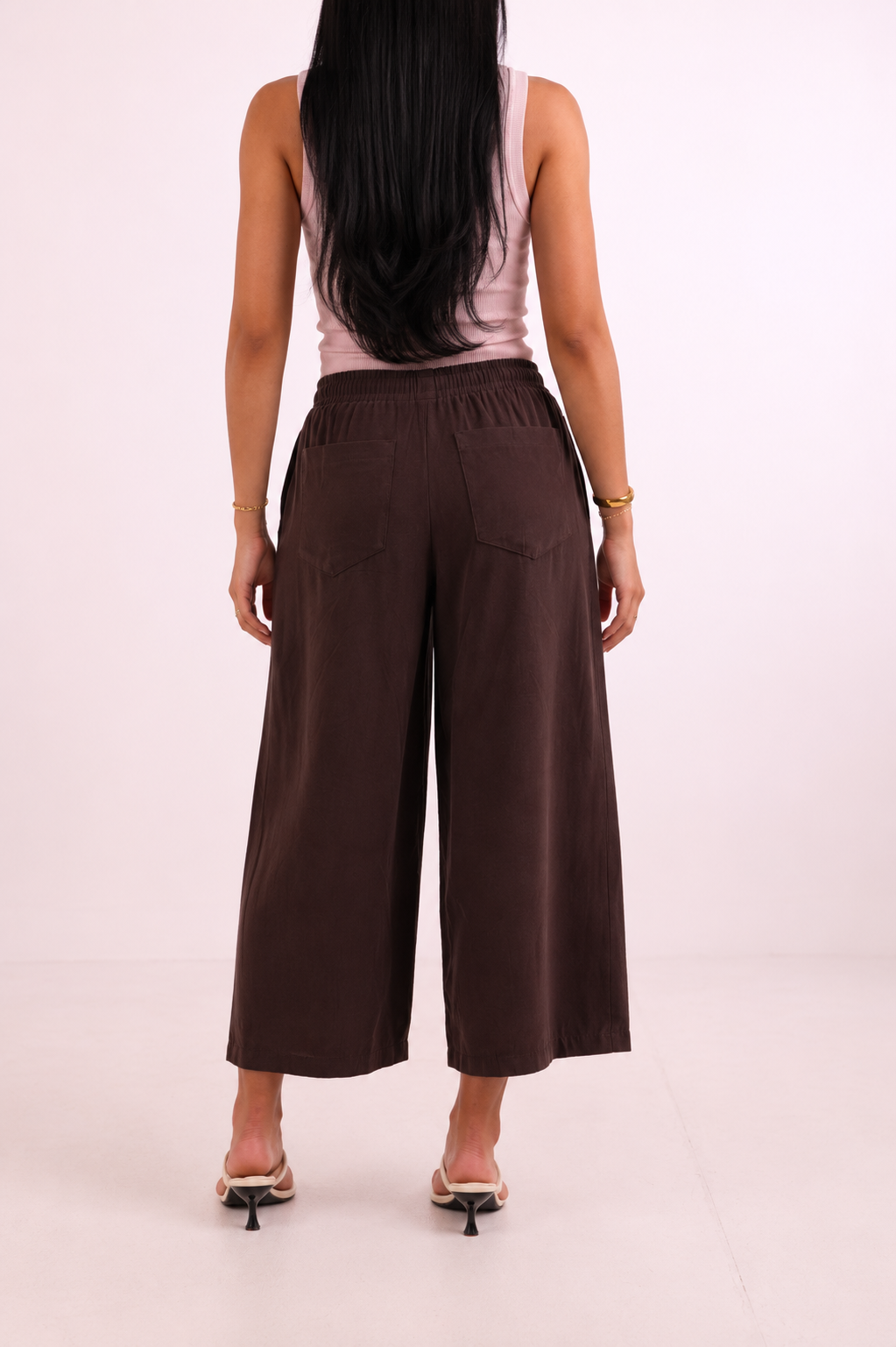 Short pants with tie waist