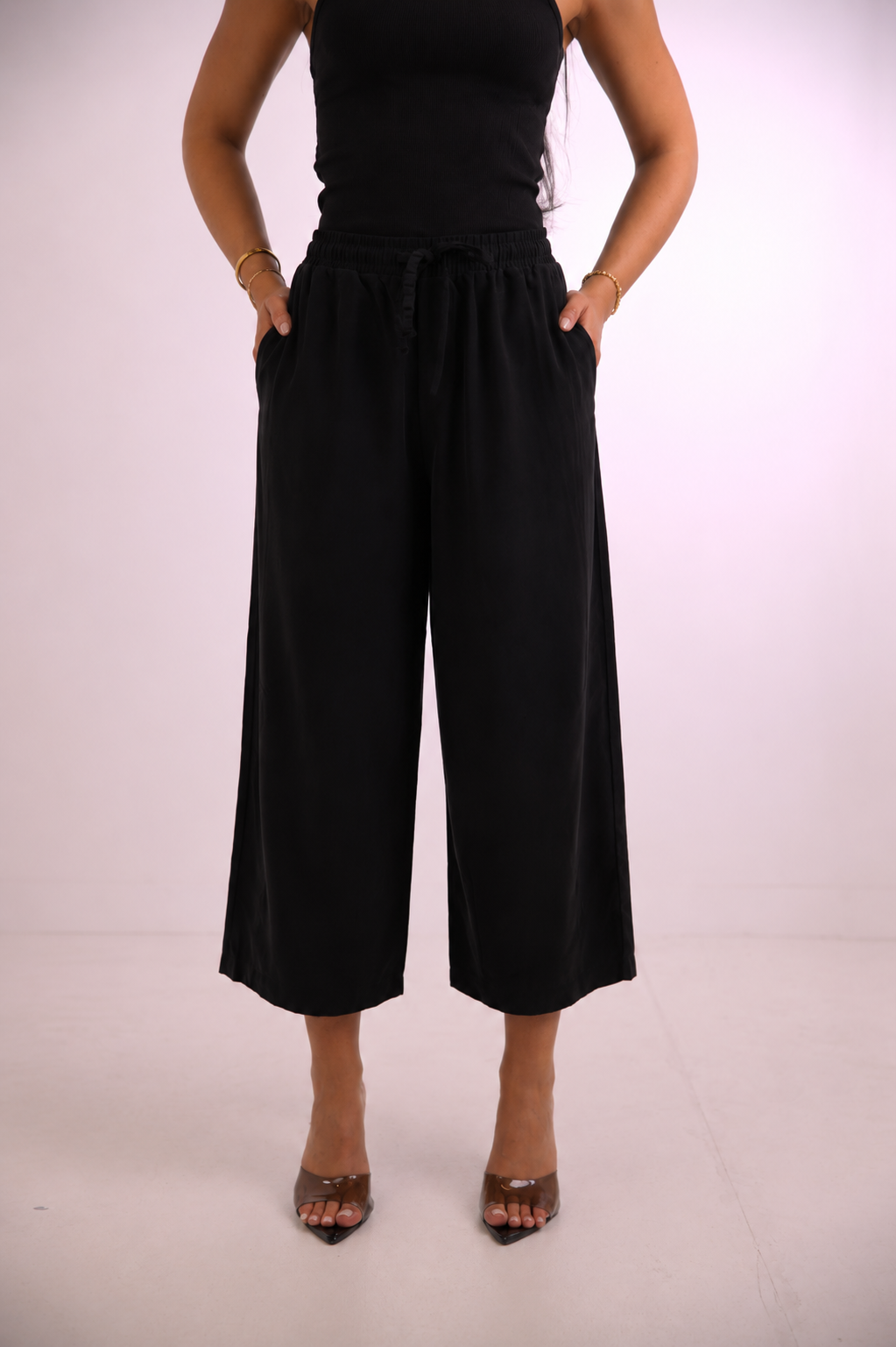 Short pants with tie waist