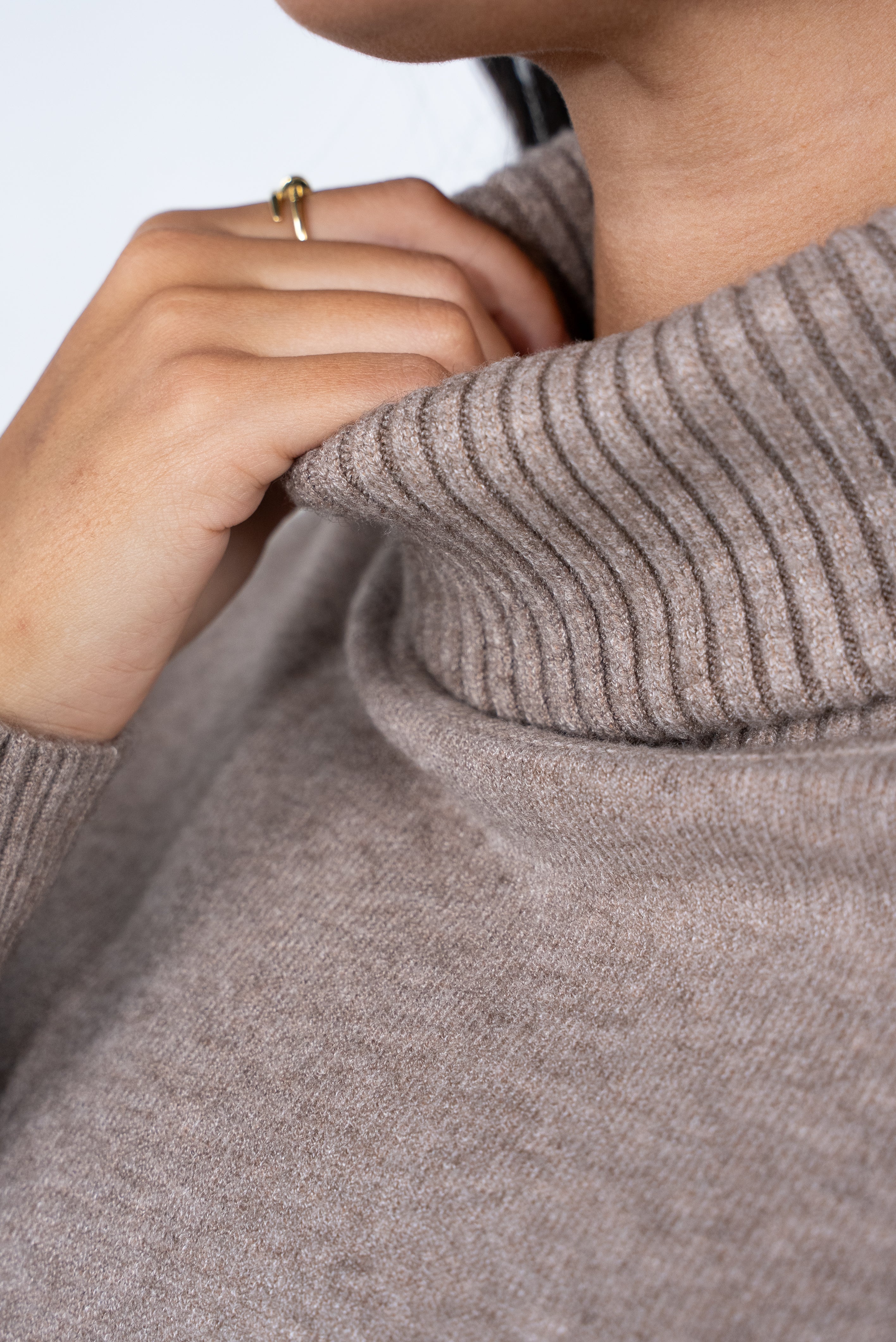 High neck wool blouse