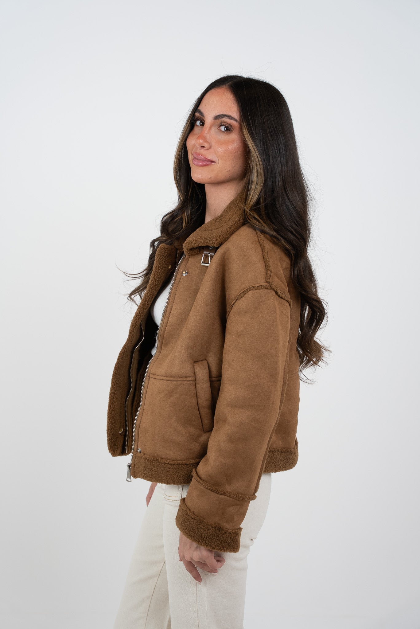 Short suede jacket with fur collar