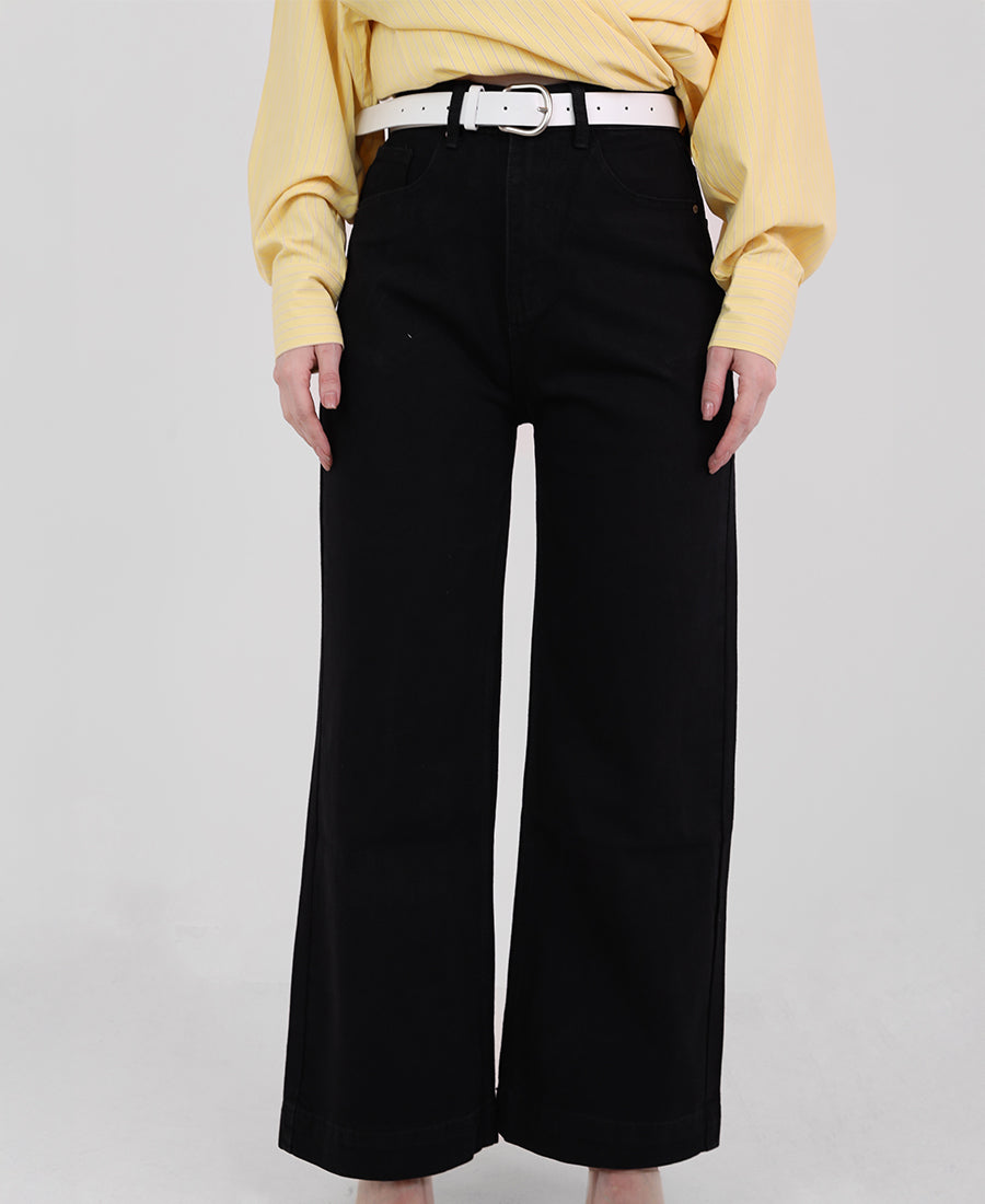 Straight-leg jeans with a white belt