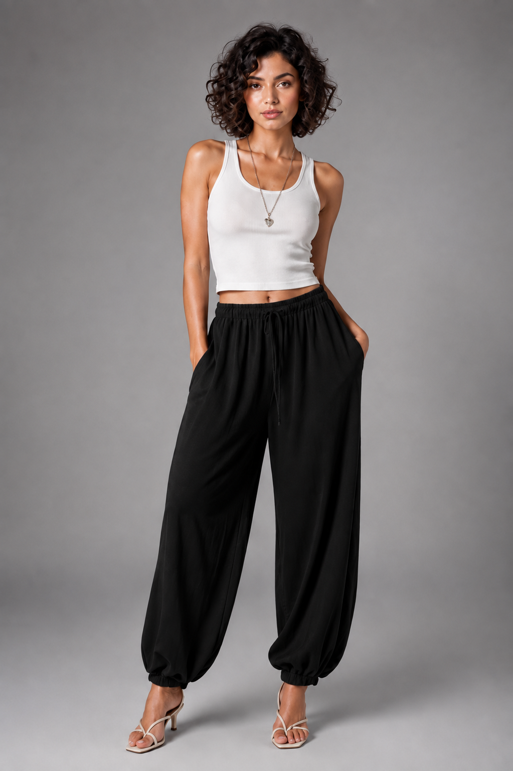 Balloon trousers with gathered cuffs and a tie-waist.
