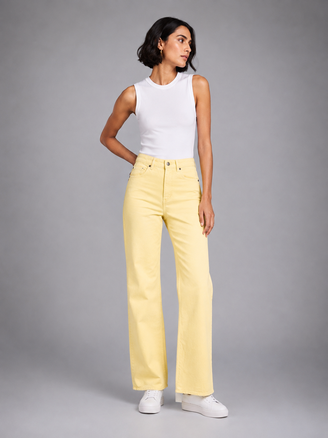 Straight-cut colored jeans