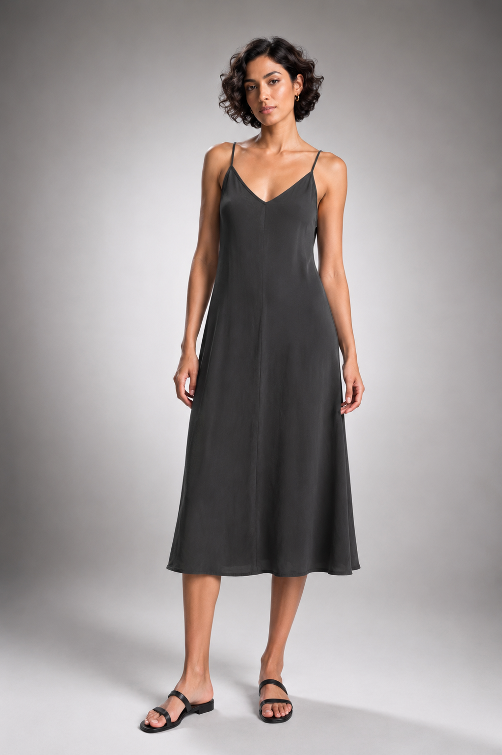 Sleeveless loose-fitting midi dress