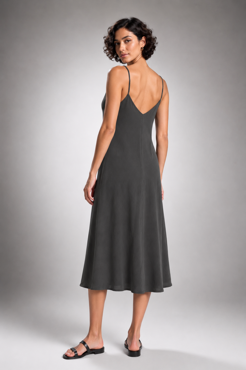Sleeveless loose-fitting midi dress