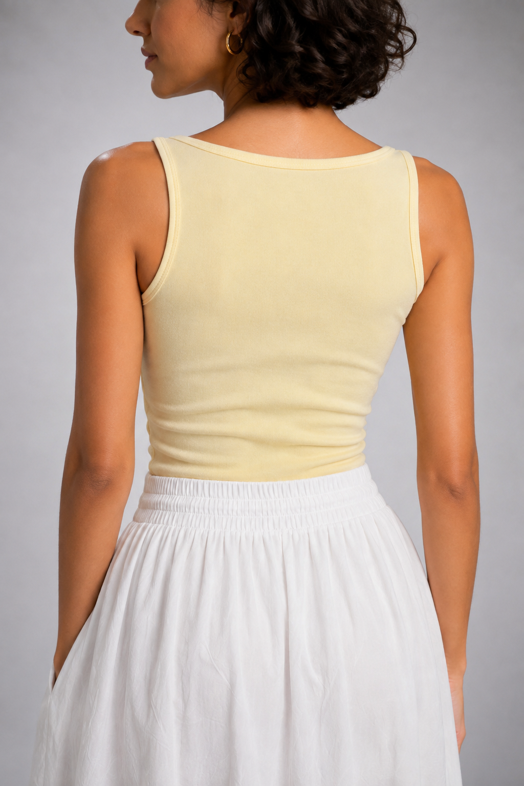 Sleeveless basic top with a Sabrina neckline