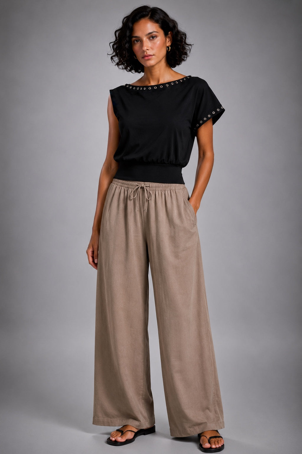 Straight-cut trousers with an elastic waist