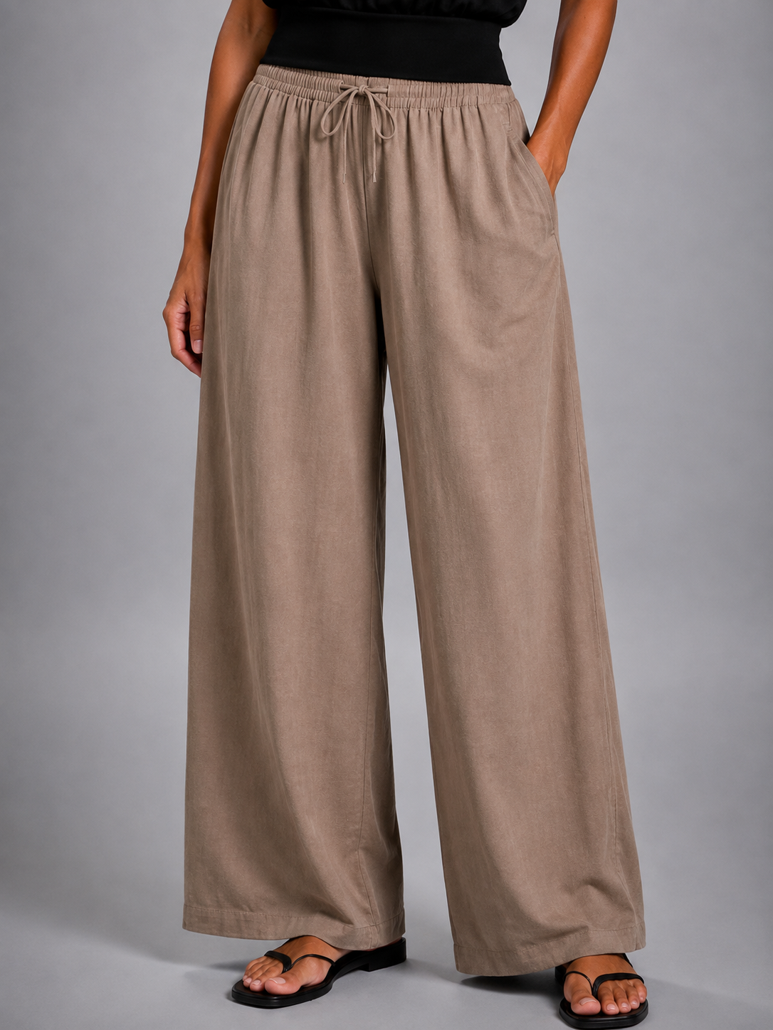 Straight-cut trousers with an elastic waist