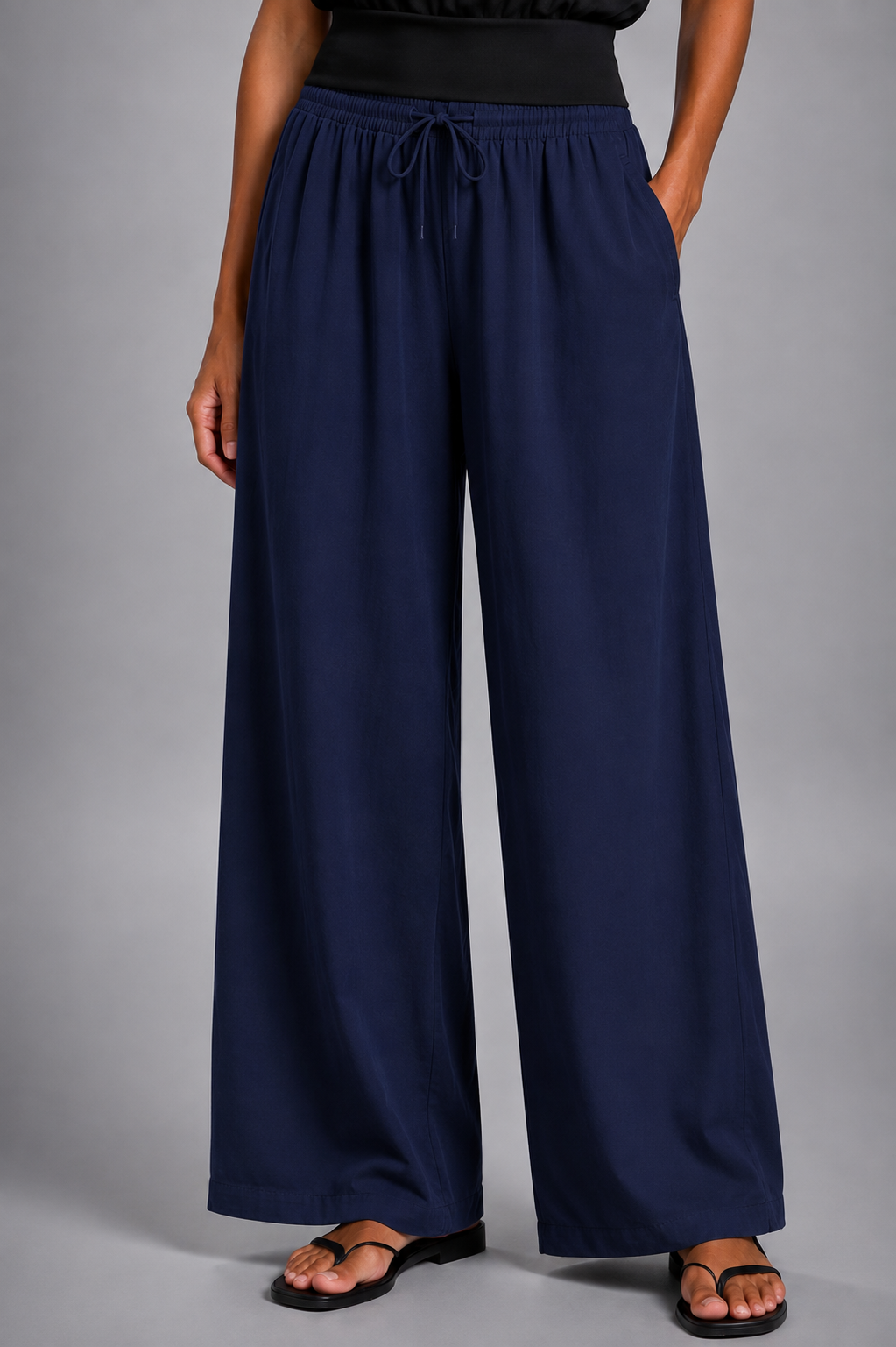 Straight-cut trousers with an elastic waist