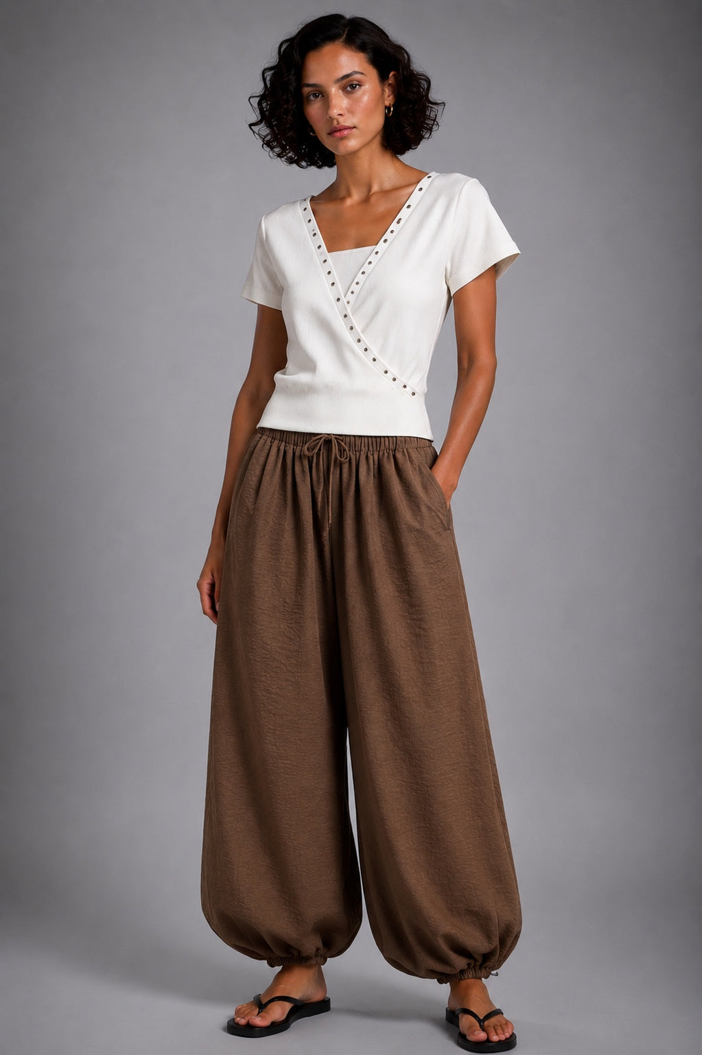 Balloon-cut harem trousers featuring a comfortable elastic waist and wide legs finished with elasticated cuffs.