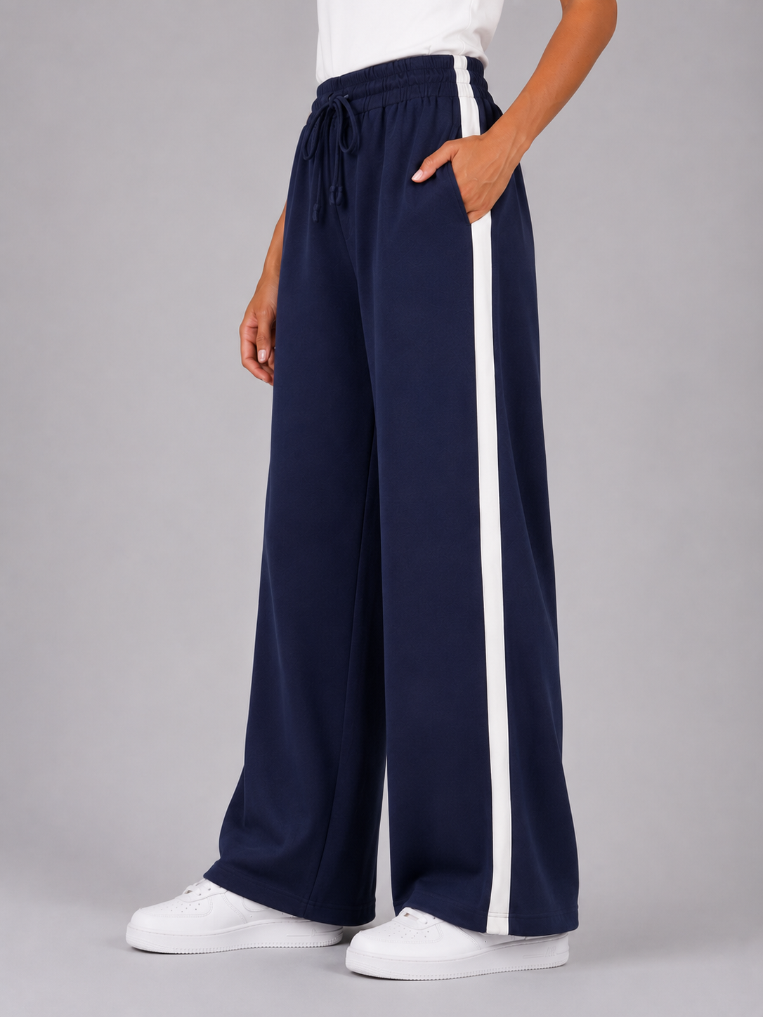 Street-style sweatpants with a white stripe down the sides.