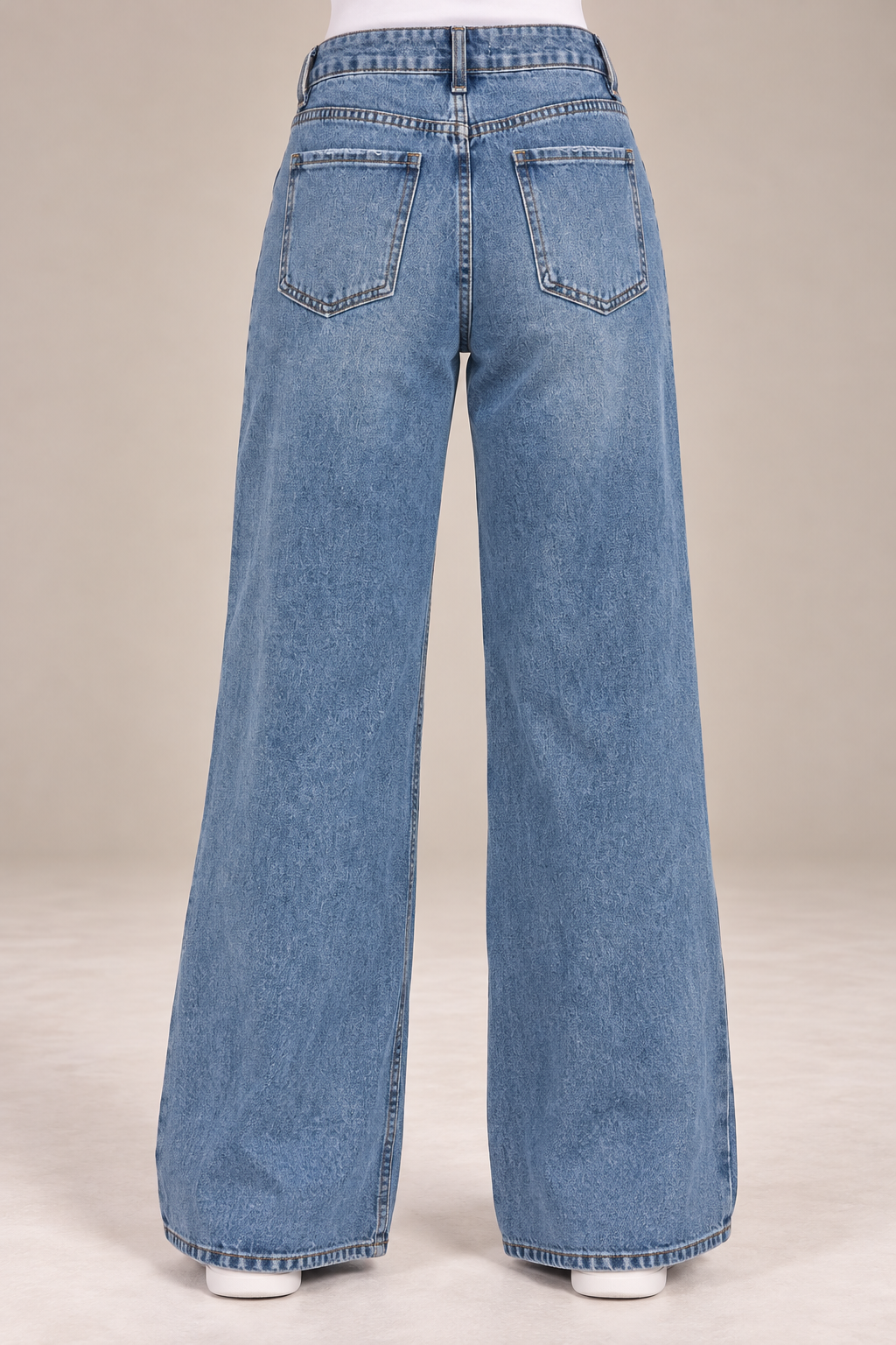 Wide-leg jeans with front distressing