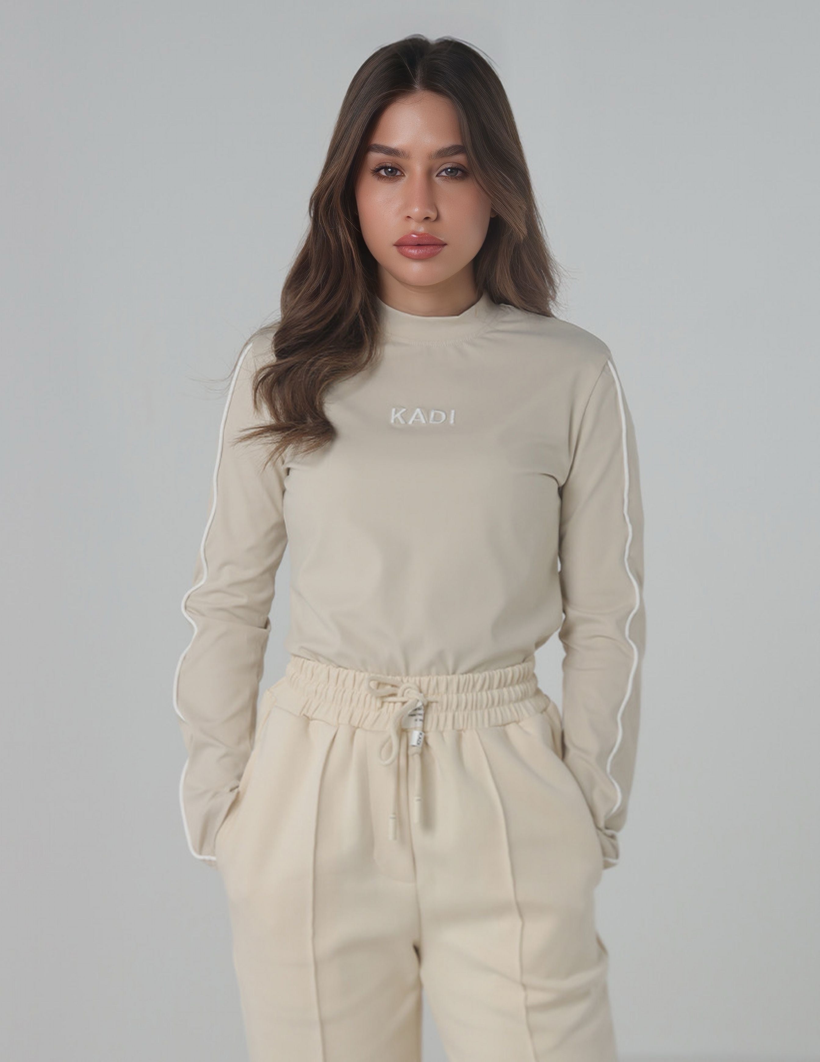 Long-Sleeve Fitted Top with Contrast Piping