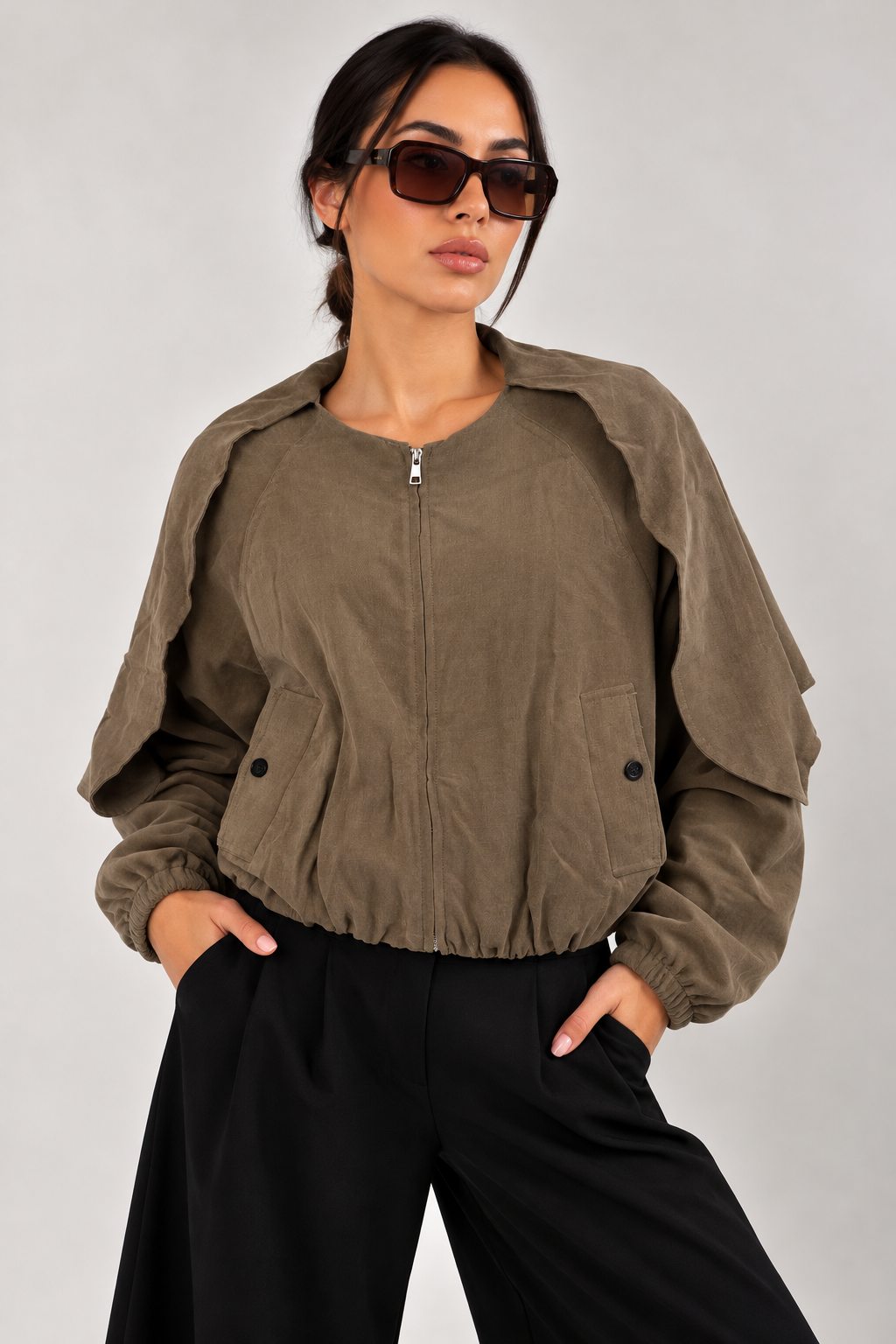 Jacket with a collar chest tie zipper and gathered waist.