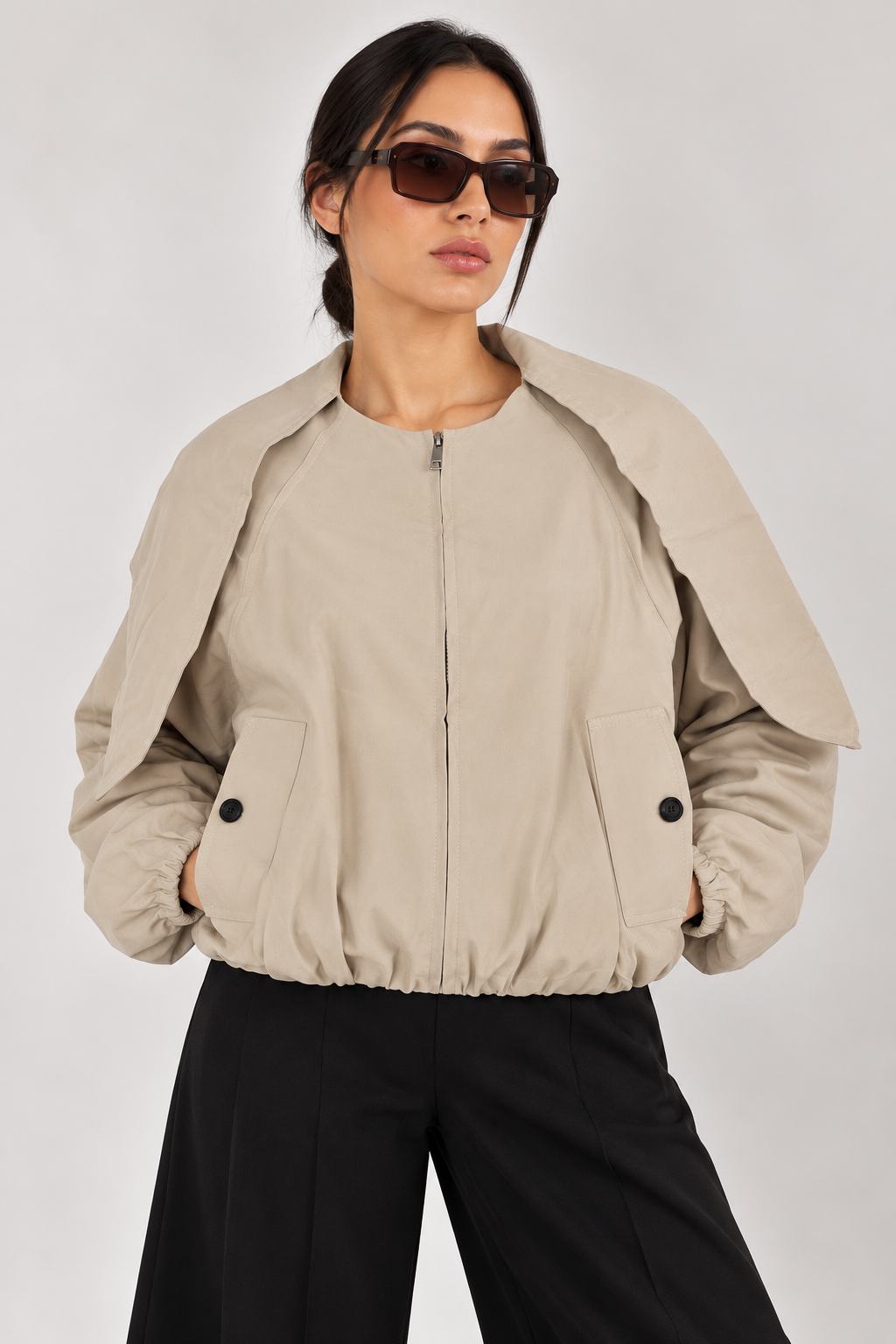 Jacket with a collar chest tie zipper and gathered waist.