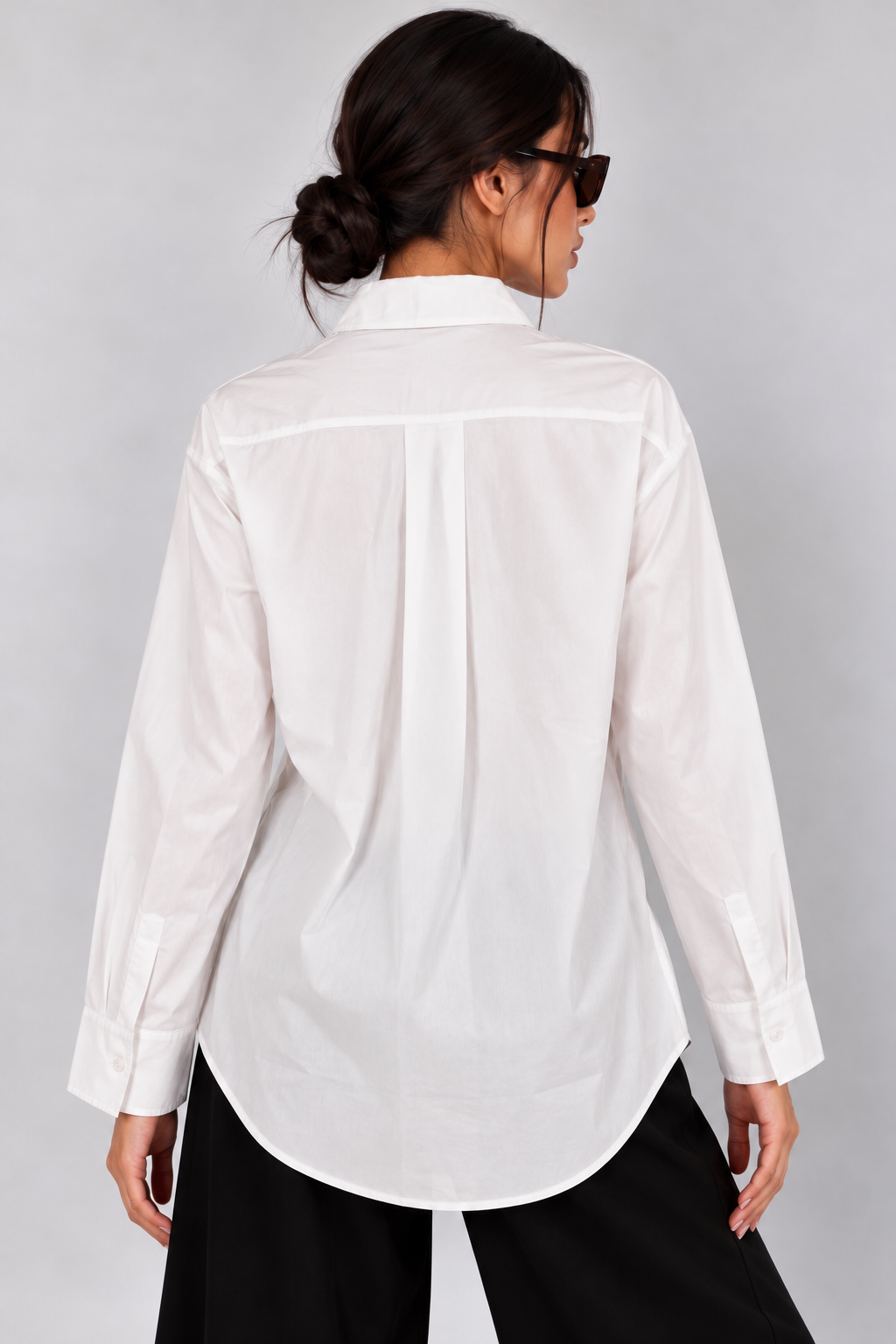 Oversized white shirt in a Chinese style