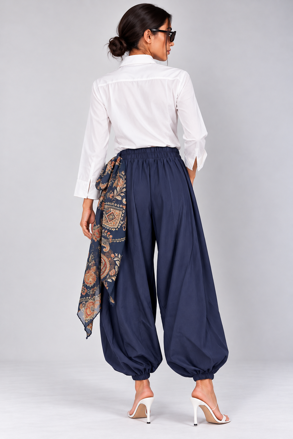 Balloon trousers with a scarf