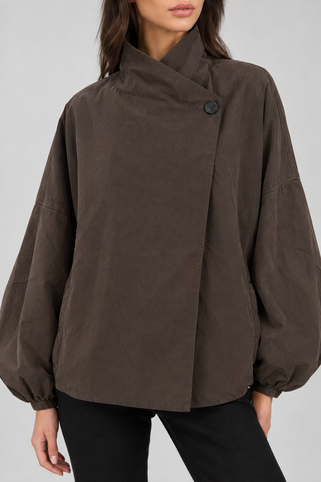 High-neck jacket with one button and blouson sleeve