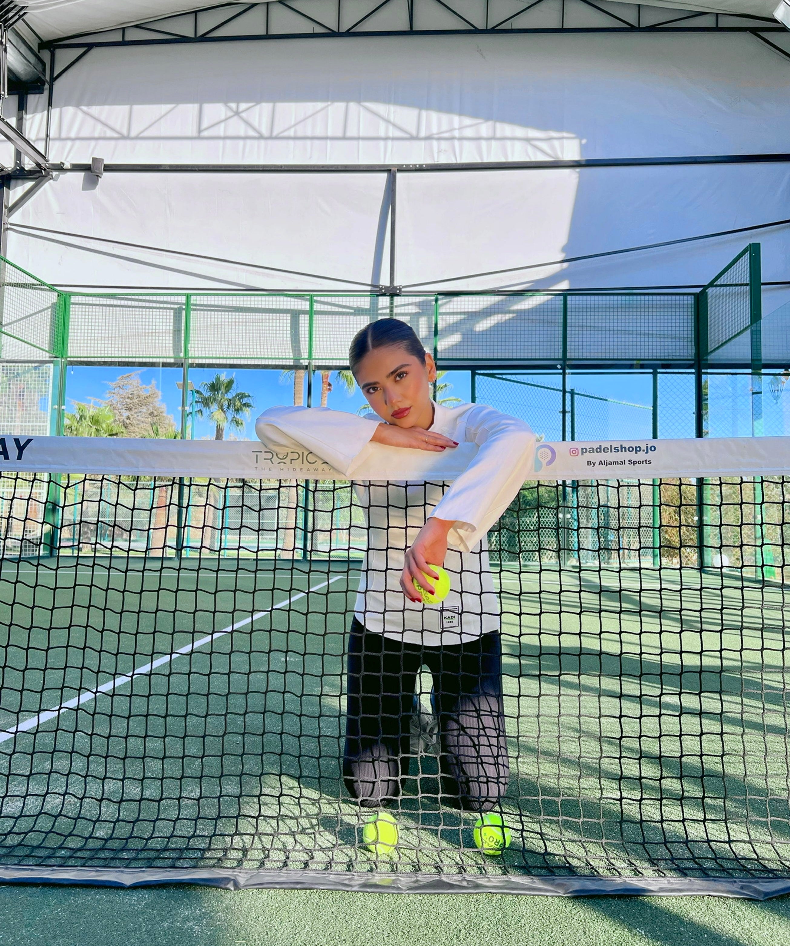 بلوزة نشطة بياقة مستديرة