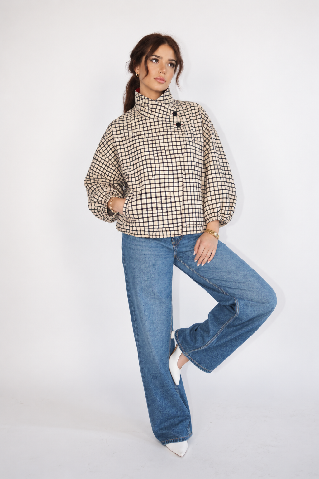 Beige checkered jacket with a red collar
