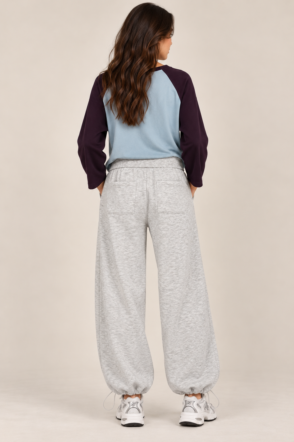Sweatpants with a pleated waist and elasticated leg