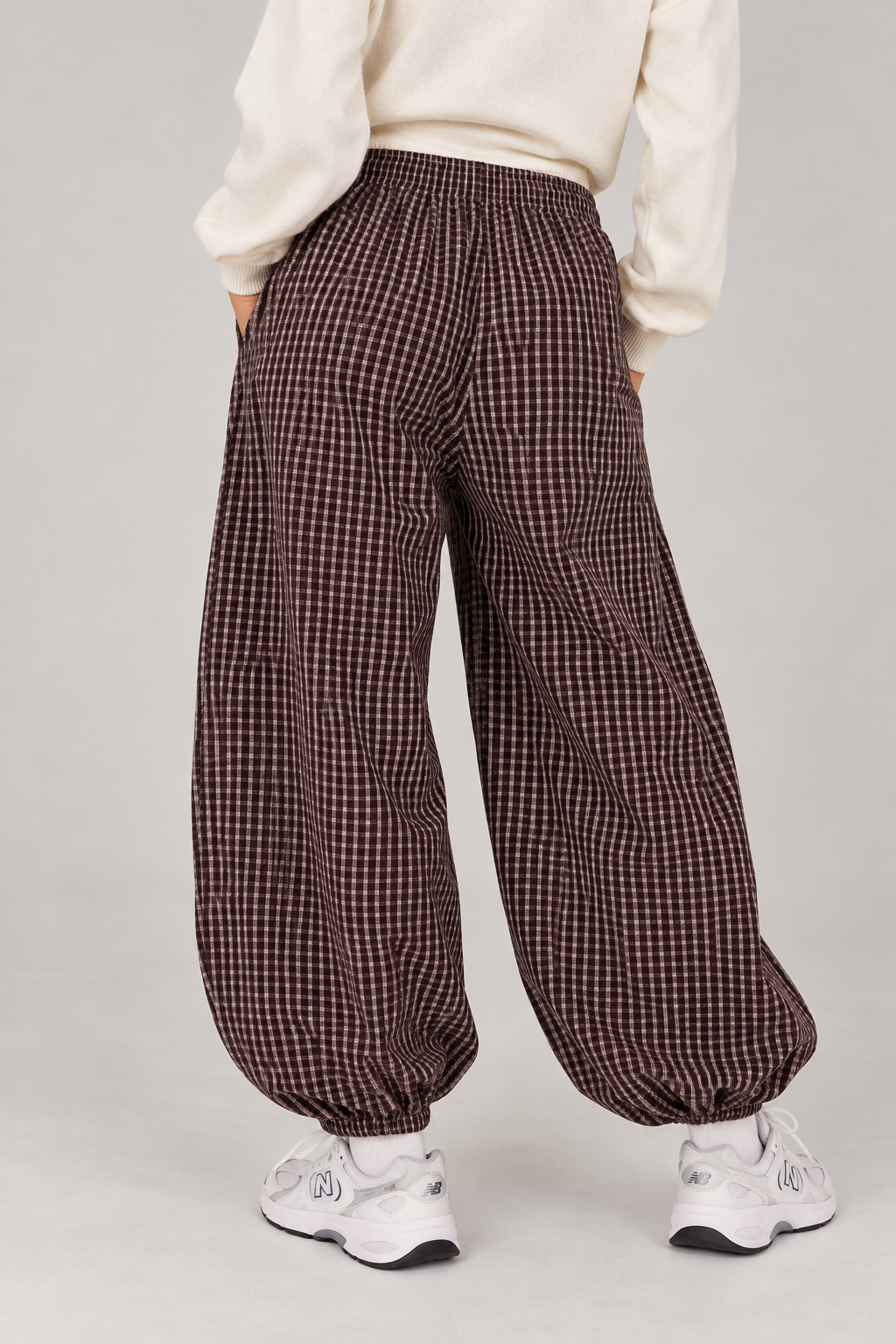 Balloon pants with a burgundy and beige checkered pattern