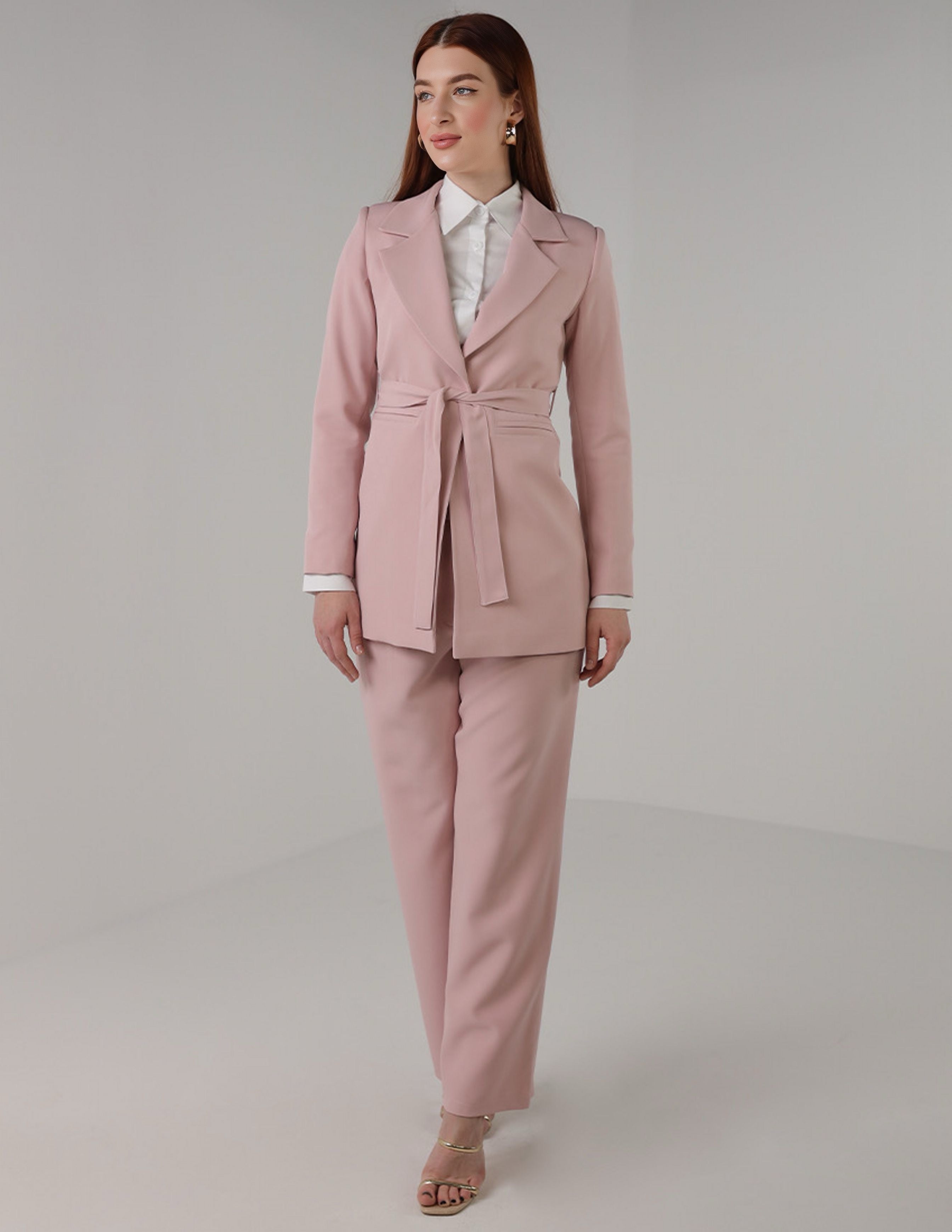طقم بليزر بقصّة Slim-Fit من قطعتين مع حزام