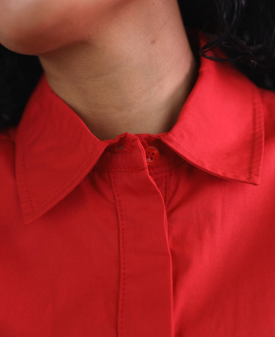 Sleeveless shirt with a gathered waist